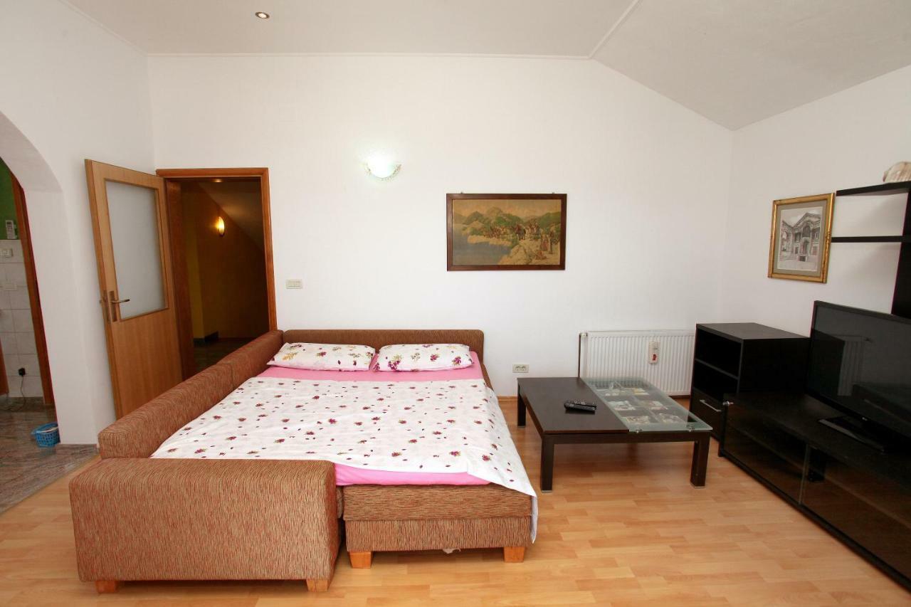 Apartman Dinka 特罗吉尔 外观 照片