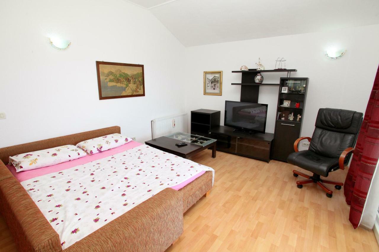 Apartman Dinka 特罗吉尔 外观 照片